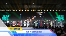 格伦·克洛斯、莎拉·保罗森、泰亚娜·泰勒、金·卡戴珊、妮... 法鲨归来！